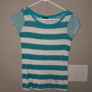short sleeve t-shirt blue & white striped
